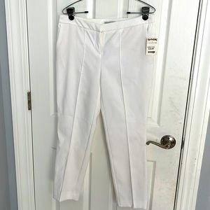 Women’s white Capri